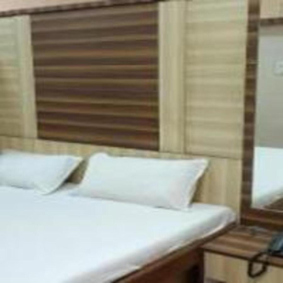Carnival Hotel Pune Extérieur photo